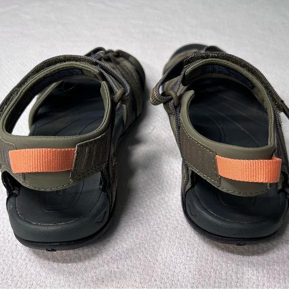 Teva sandals lightly used - Picture 3 of 7